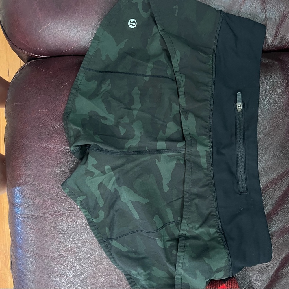 Lululemon short shorts size 6 camo